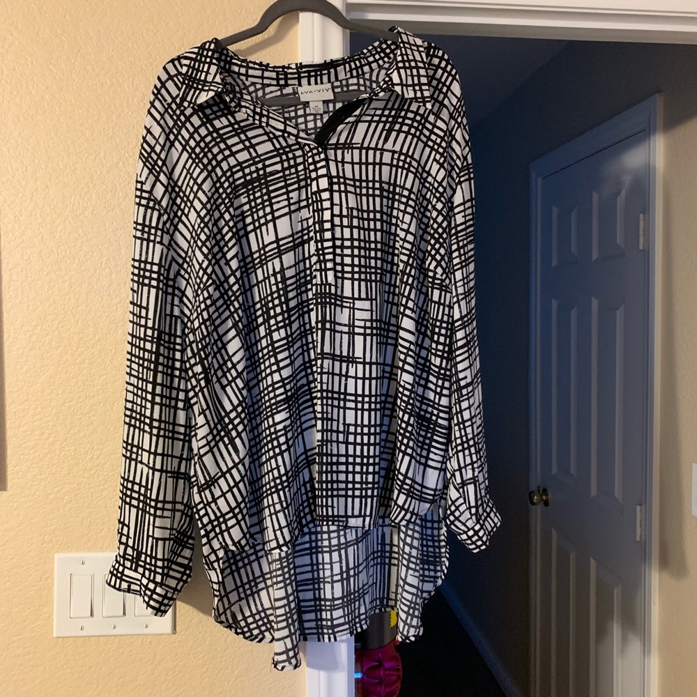 Black & white long sleeve blouse.